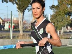 Demoran a la jugadora de hockey trans