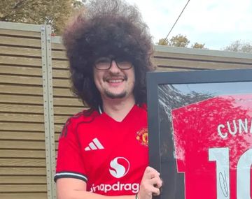 El hincha de Manchester United que no se corta el pelo hace 493 días: hoy se define su promesa