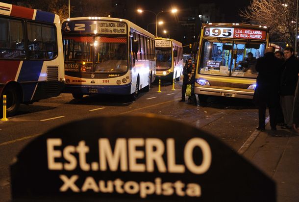 Comenzó a funcionar el sistema de colectivos en la terminal de Once