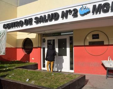 Una médica no la atendió rápido y la golpeó