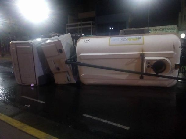 Así quedó el camión cisterna