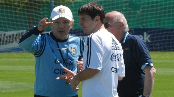 Messi se entrenó diferenciado y es duda para jugar contra Italia