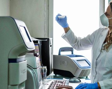 Segundo paciente en los ensayos de la vacuna de AstraZeneca sufre un trastorno neurol&oacute;gico&nbsp;