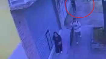 video: una policia se defendio de un intento de robo y un ladron resulto herido video: una policia se defendio de un intento de robo y un ladron resulto herido