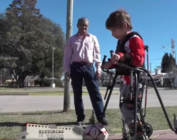 Tiene parálisis cerebral y pudo caminar