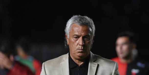 Pipo Gorosito dejó de ser el entrenador de Colón