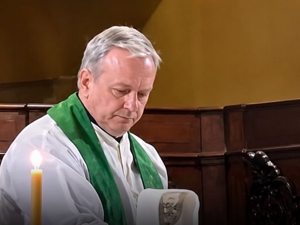 El sacerdote Alejandro Nicola fue apartado preventivamente mientras la Justicia investiga cinco denuncias por presuntos abusos a menores. El sacerdote Alejandro Nicola fue apartado preventivamente mientras la Justicia investiga cinco denuncias por presuntos abusos a menores.