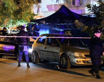 Crimen en Rosario: asesinaron de 38 disparos a un joven y a su bebé: ¿fue un ajuste narco?