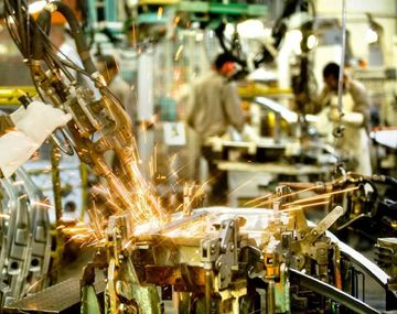 Casi la mitad de la industria está paralizada