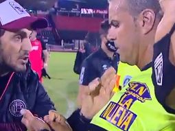 El DT de Lanús explotó contra el árbitro: Lo echás porque sos de Boca