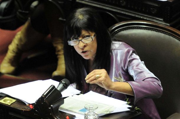 Diana Conti: Pretenden atacar a Gils Carbó, pero avasallan al Congreso