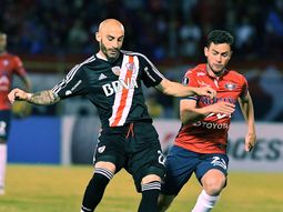 Javier Pinola contra Jorge Wilstermann