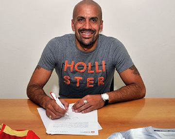 La Brujita, feliz con la firma del contrato