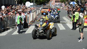 se llevo a cabo la largada simbolica del dakar 2015 hacia plaza de mayo se llevo a cabo la largada simbolica del dakar 2015 hacia plaza de mayo