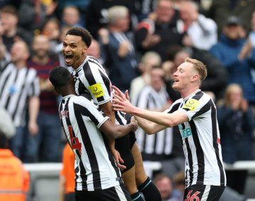 Baile total: Newcastle goleó 6 a 1 al Tottenham de Cuti Romero
