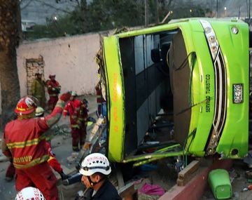 Al menos nueve muertos por el vuelco de un micro en Perú