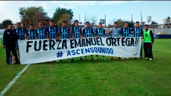 no aprendemos mas: otro futbolista choco su cabeza contra una pared no aprendemos mas: otro futbolista choco su cabeza contra una pared
