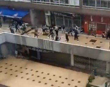 Feroz batalla entre barras del Celta y el Betis