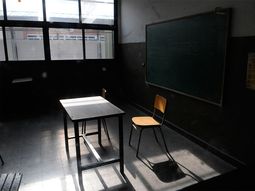 el gobierno de vidal amenaza con contratar privados por el paro de porteros el gobierno de vidal amenaza con contratar privados por el paro de porteros