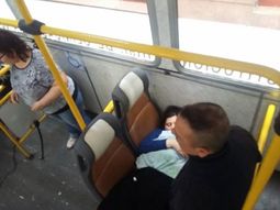 ¡Te felicito, mami, es hermoso tu bebé!, le dijo un policía a la mujer. ¡Te felicito, mami, es hermoso tu bebé!, le dijo un policía a la mujer.