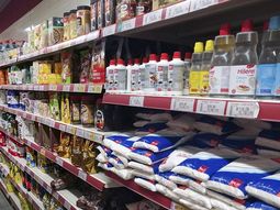 En Paysandú y Salto reclamaron por mayores medidas al gobierno uruguayo para paliar la diferencia cambiaria con Argentina. En Paysandú y Salto reclamaron por mayores medidas al gobierno uruguayo para paliar la diferencia cambiaria con Argentina.