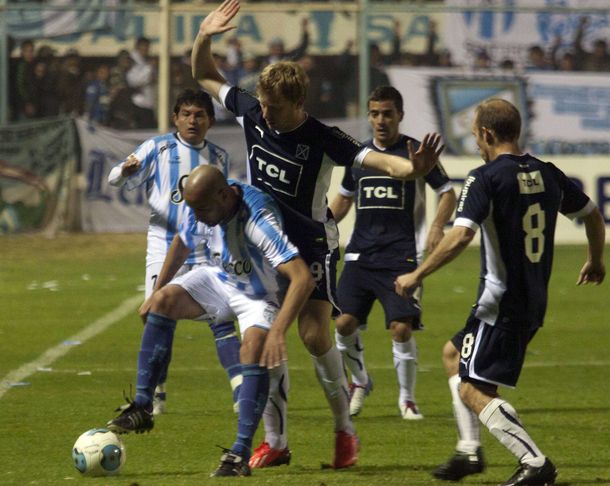El Rojo no levanta cabeza: cayó ante Atlético Tucumán