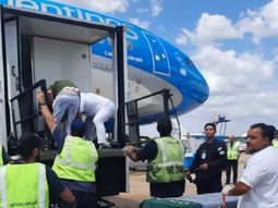 Susto en Ezeiza: al menos cinco heridos al desplomarse un elevador hidráulico