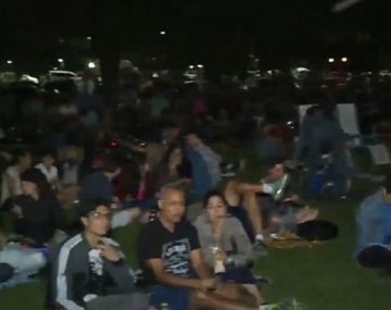 Una multitud para ver la Luna Roja en el Planetario