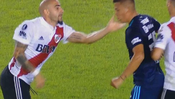 Javier Pinola se volvió viral por esta acción