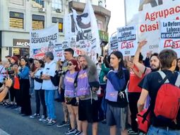 Corte en la 9 de Julio a la altura del Obelisco en protesta contra la Reforma Laboral