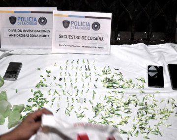 La fuerza de seguridad porteña desarticuló dos centros de venta de drogas tras allanamientos en Constitución y Nueva Pompeya.
