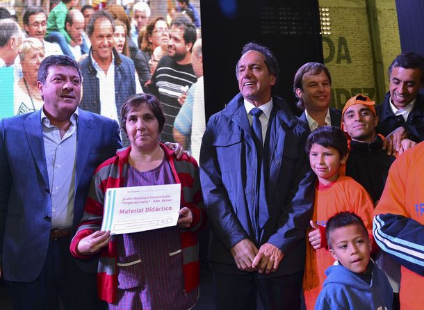 Scioli se reunió con intendentes radicales y prometió buena relación si llega a la Rosada