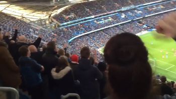 Con una canción, los hinchas del Middlesbrough se burlaron del Manchester City en el Etihad Stadium. Con una canción, los hinchas del Middlesbrough se burlaron del Manchester City en el Etihad Stadium.