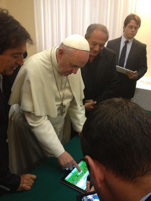 El Papa plantó un olivo virtual por la paz