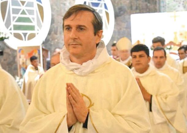 El sacerdote argentino Carlos Urrutigoity aparece en el extenso informe sobre pedofilia en la Iglesia Católica