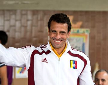 Votó Capriles y pidió acudir a las urnas en avalancha