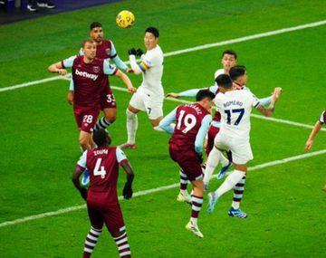 El golazo de Cuti Romero para el Tottenham