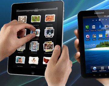 Extraño rito: quemarán miles de réplicas de iPhone y tablets iPad