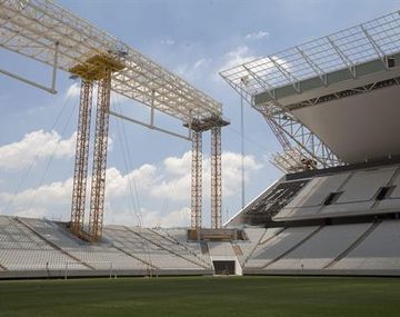 Murió un obrero en el estadio de la inauguración del Mundial