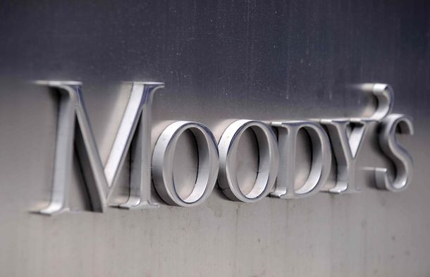 Moodys puso en perspectiva negativa al sistema bancario