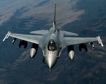 Top Gun Milei: cómo es y a qué velocidad puede llegar el caza F-16 que usará el Presidente