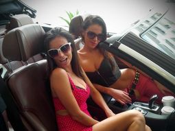 Las explosivas fotos de Jelinek y su amiga