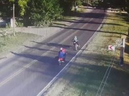 video el choque imposible: dos motos, de frente video el choque imposible: dos motos, de frente