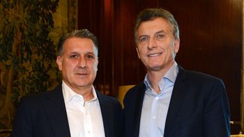 macri recibio a martino en casa rosada y le deseo suerte para la copa america macri recibio a martino en casa rosada y le deseo suerte para la copa america