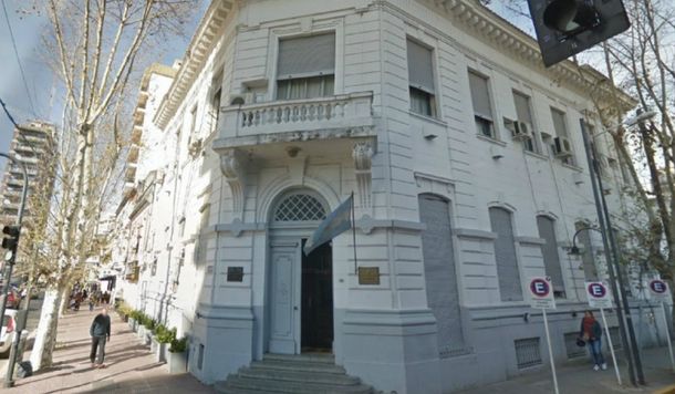 Trabajaba en una fiscalía y robaba armas para venderlas por WhatsApp