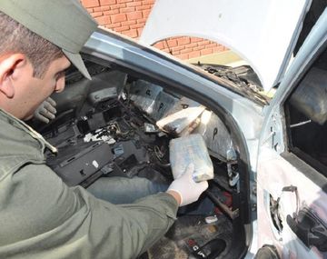 Pareja viajaba con dos hijos y 25 kilos de droga