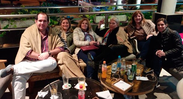 A minutos del anuncio de Macri sobre las Fuerzas Armadas, Carrió compartió su baile con amigas