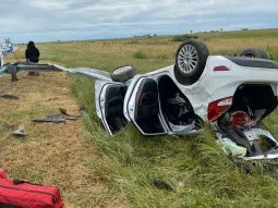 Joven embarazada murió tras el vuelco del auto que conducía su mamá