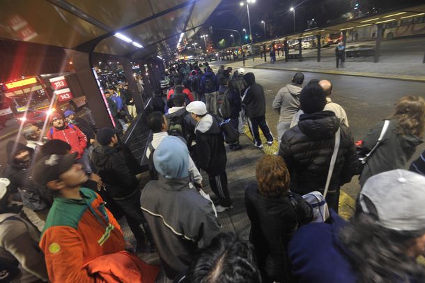 Metrodelegados dejan a miles de usuarios sin subte por dos horas este viernes