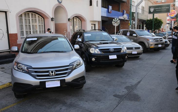 El Gobierno descarta bajar el impuesto a autos de alta gama